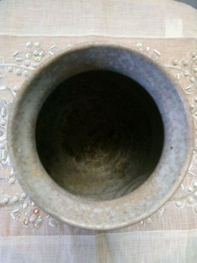Dun Caoin ceramic vase