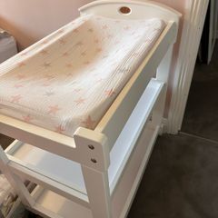 Boori baby changing table