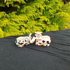Duo cow ornaments figurines possible to post