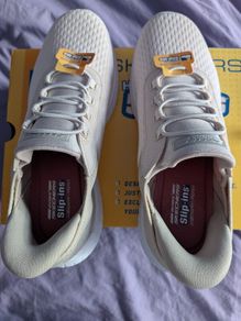 Running shoes size 4
