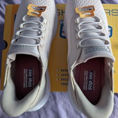 Running shoes size 4