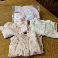Fred & flo tiny baby, babygrows up to 5lbs new never worn.  Primark hats and mittens set new in package.
