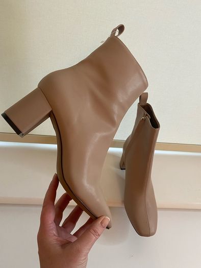 Nude Ladies Boots