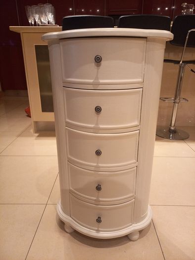 neat chest