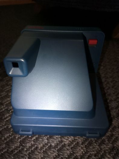 camera stranger things polaroid camera.