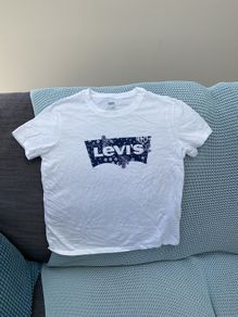 Women's Levi's white T-shirt
