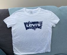 Women's Levi's white T-shirt