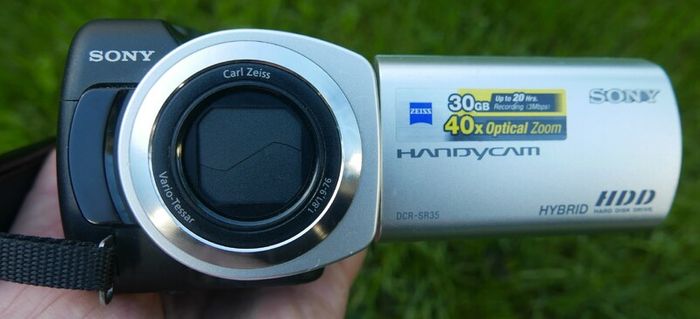 Sony Handycam DCR-SR35E 30GB HDD Camcorder, Y2K Digicam, Retro Video Camera, Carl Zeiss 40x Zoom, Vintage Digital Handycam