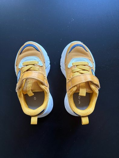 Toddler shoes - size 24