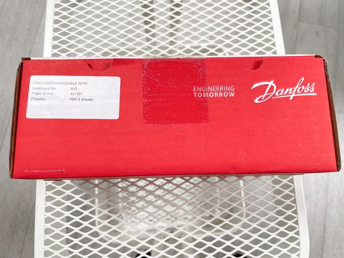 Danfoss HP22 087N6609 motorised valve, complete in original box.