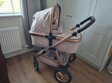 Cosatto Wow 2 Travel system - whisper