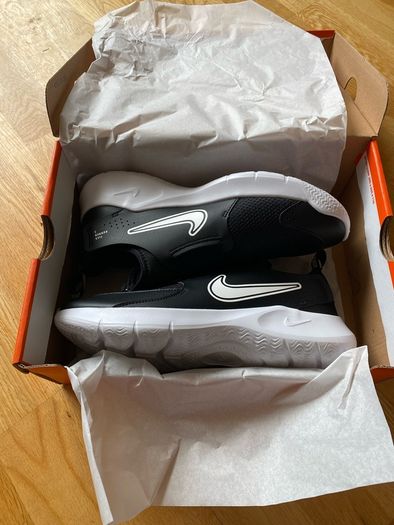 Nike Flex Runner 3 - Size 6