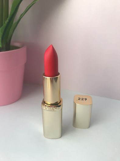Loreal Lipstick Matte in Cliche Mania 229 - New