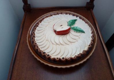 Ceramic Apple Pie Dish with Lid