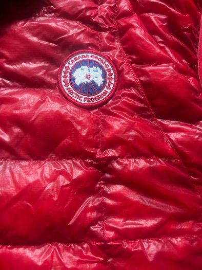 Red Canada Goose Gillet + Dsqaured Cap