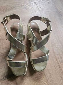wedge sandals size 4