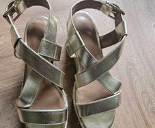 wedge sandals size 4