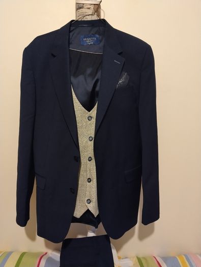 Benetti 3 Piece Tailored Navy Blue wool blend Suit