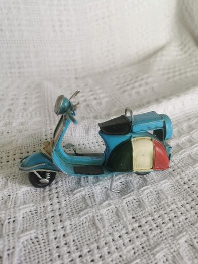 Metal Italian retro scooter