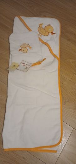brand new hooded baby towel and mitt