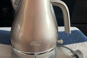DeLonghi 1.7L Kettle