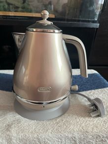 DeLonghi 1.7L Kettle