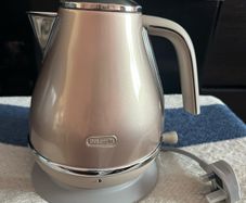 DeLonghi 1.7L Kettle