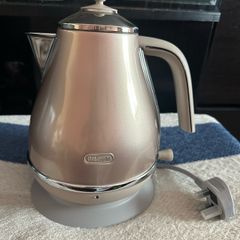 DeLonghi 1.7L Kettle