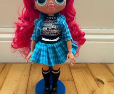2 LOL dolls