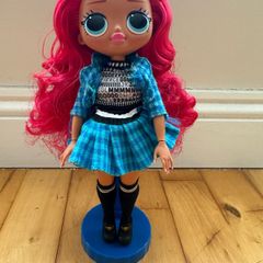 2 LOL dolls