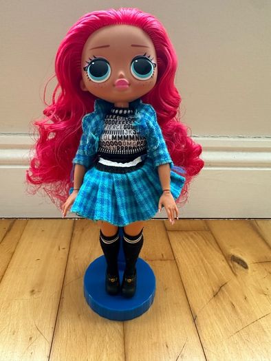 2 LOL dolls