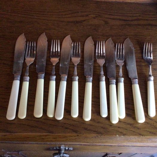 Vintage Epns Fish Knives and Forks Boxed