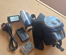 Canon MD205 Video Camera, Complete Set