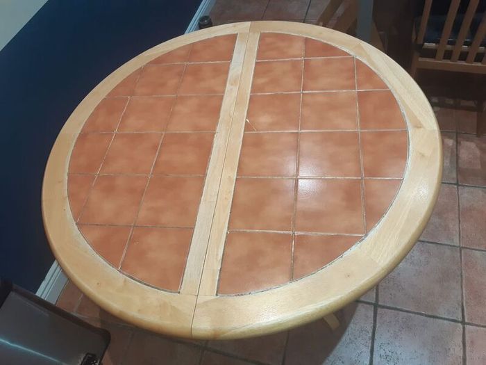 table, extendable, round to oval