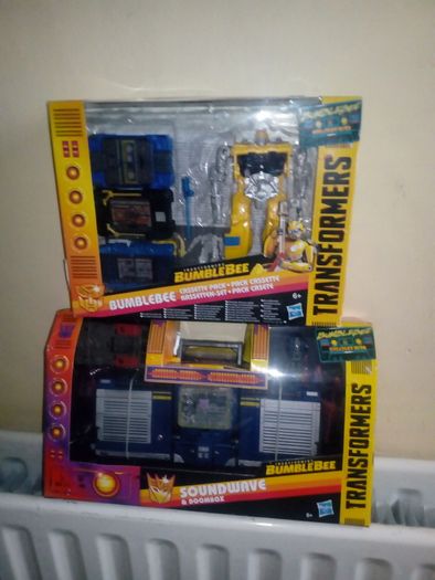 Transformers Soundwave & cassettes..