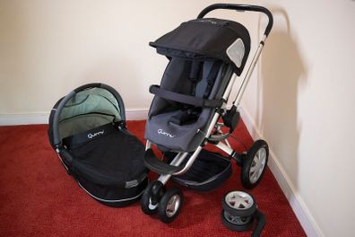 Quinny Buzz buggy with carrycot