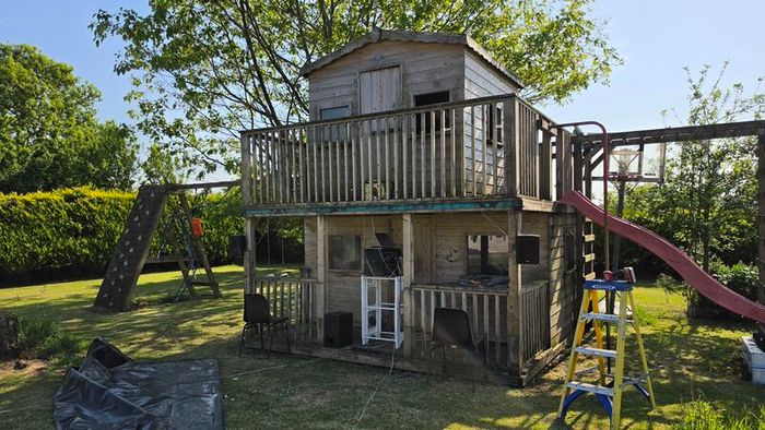 2 Storey Playhouse
