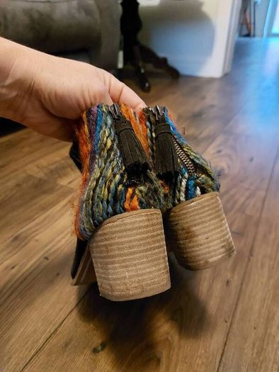 TOMS - suede boots- uk7