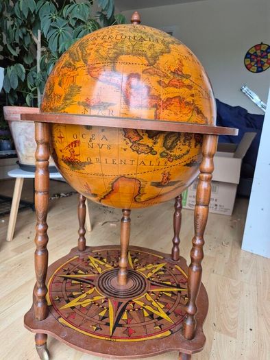 Globe Bar