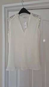 Winter white flowy sleeveless ladies top