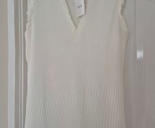 Winter white flowy sleeveless ladies top