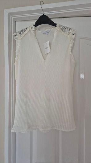 Winter white flowy sleeveless ladies top
