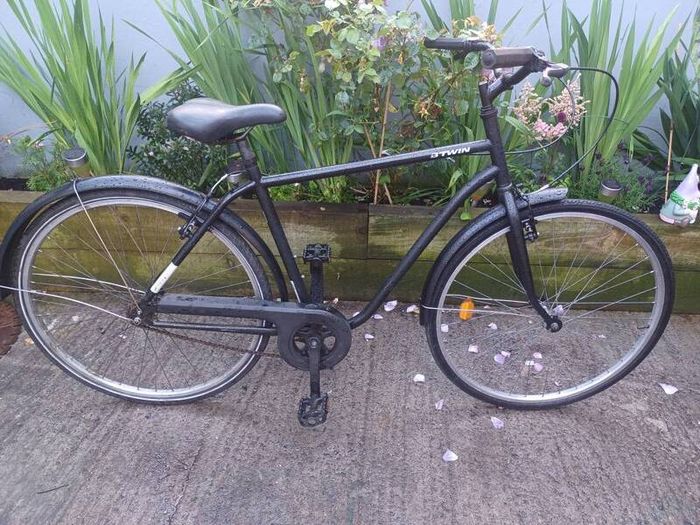 B-Twin Commuter bike