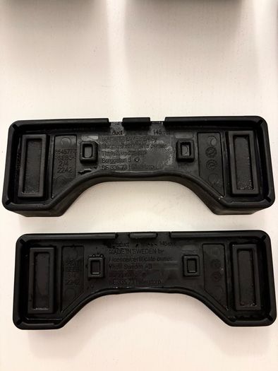 Thule Fit Kit (145019): rubber pads and brackets for a Renault Captur (First Gen, Years 2013 to 2019).