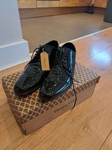 Black Shiny Shoes (Size 9) (Thomas Crick)