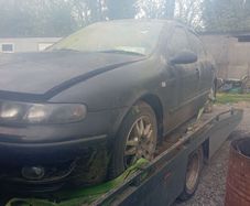 05 seat Leon breaking