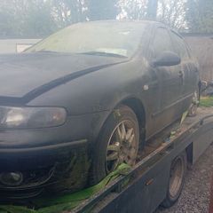 05 seat Leon breaking