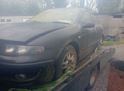 05 seat Leon breaking