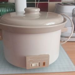 slowcooker crock pot retro style