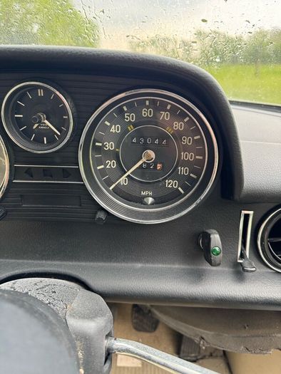 Mercedes 220 1972 petrol